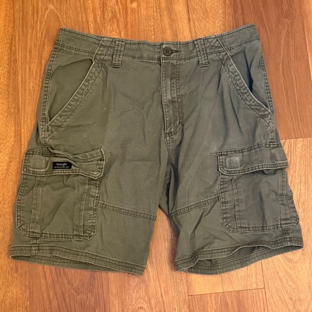 Wrangler Green Relaxed Fit Cargo Shorts Size 32x10